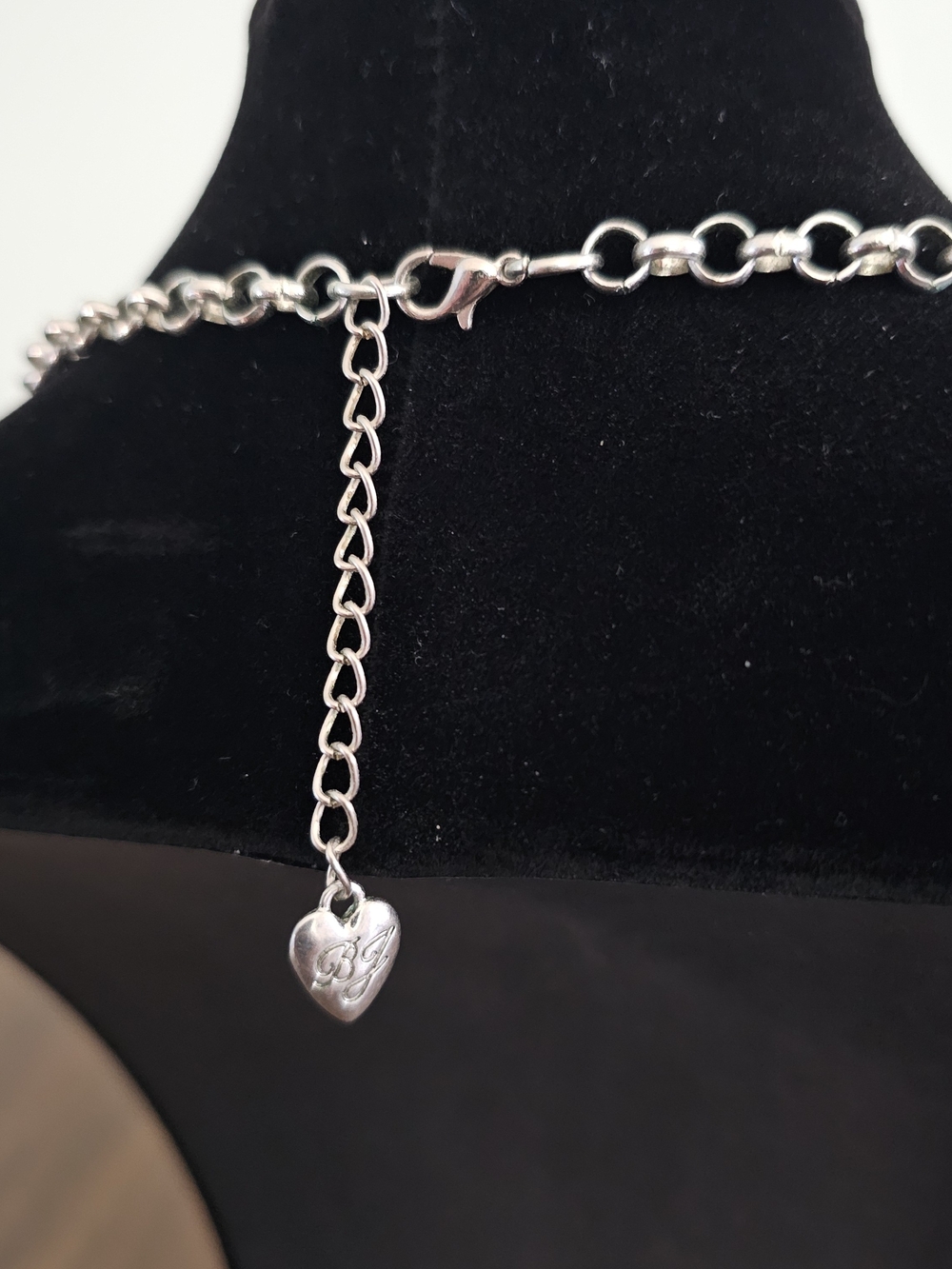 RARE Betsey Johnson Silver Tone Butterfly Statement Necklace - Picture 6 of 6